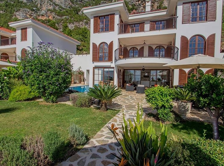 classic villa in alanya for sale